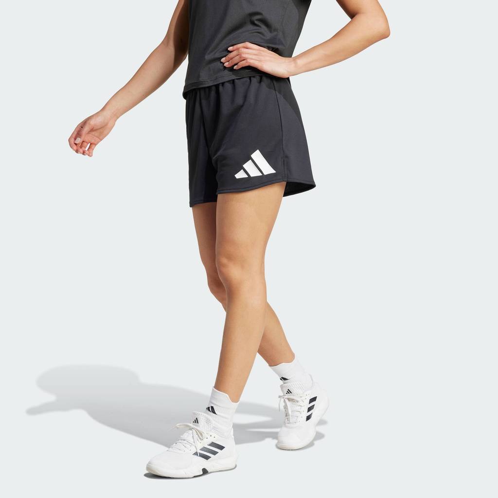 adidas Gym & Training กางเกงขาสั้นโลโก้ขนาดใหญ่ Train Essentials ผู้หญิง สีดำ JG8685