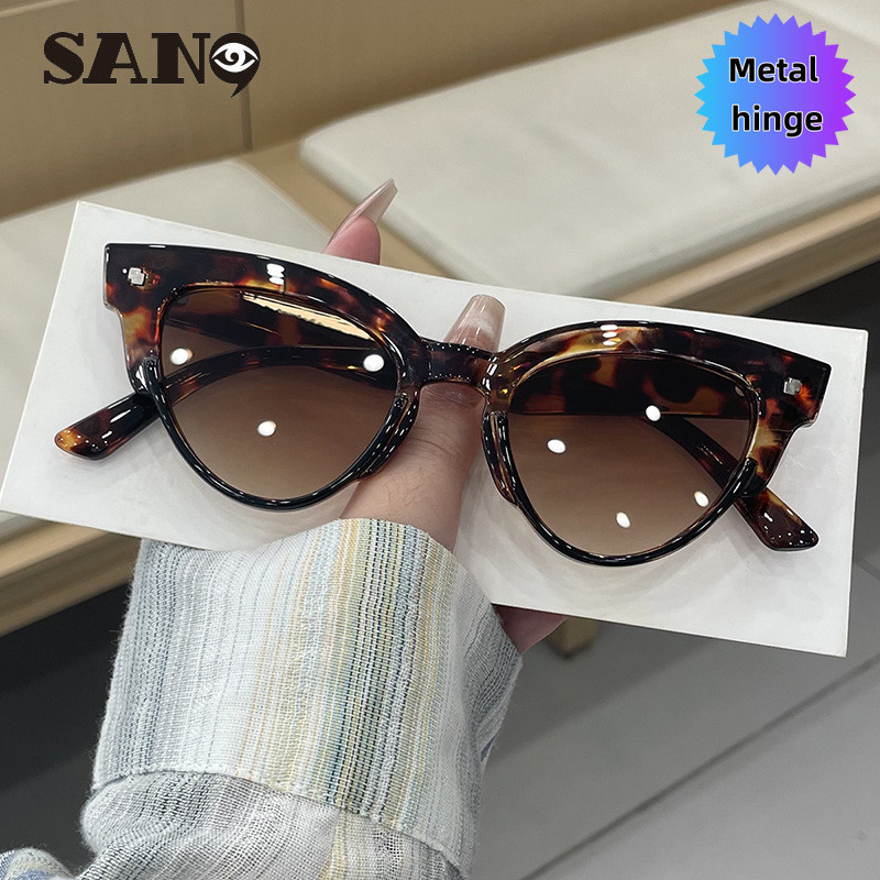 แว่นกันแดดผู้หญิง Cat Eye สไตล์ยุโรปและอเมริกา ดีไซน์สีตัดกัน Splicing กับบานพับโลหะ