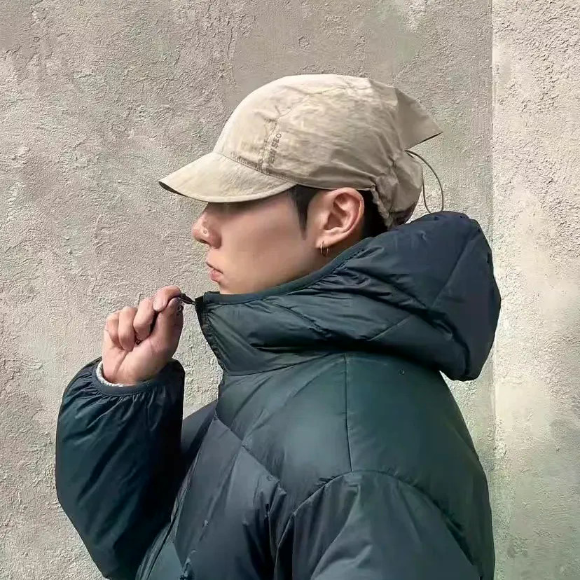 หมวกนุ่มปรับได้ HYEIN SEO พร้อมฟีเจอร์ป้องกันลม และครีมกันแดดแห้งไว