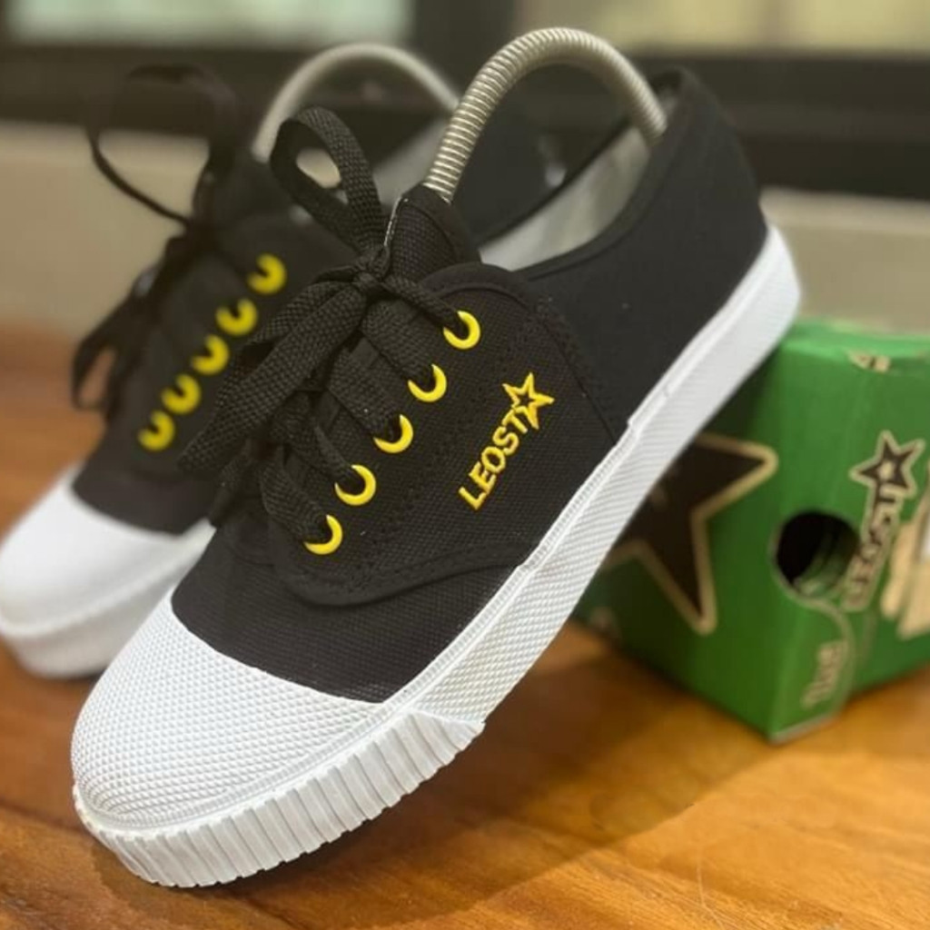 รองเท้าตะกร้อยี่ห้อ Leo Nanyang PK5 6UK-10UK (40-44)/ สไตล์นันยาง/ รองเท้าฟุตบอลโรงเรียน 209