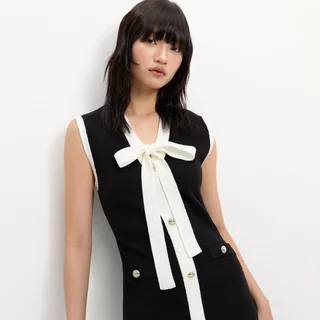 [Pomelo] เดรสถักผูกโบว์ด้านหน้า / Bow Tie Knit Dress