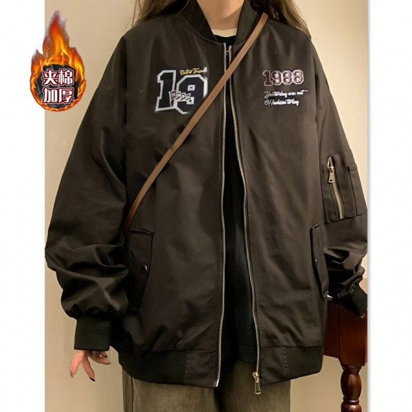 urthe.official แจ็คเก็ตอาย ชุดเบสบอลคู่รักฤดูใบไม้ร่วงและฤดูหนาวแบบหลวมๆสไตล์อเมริกัน ins เสื้อแจ็คเ