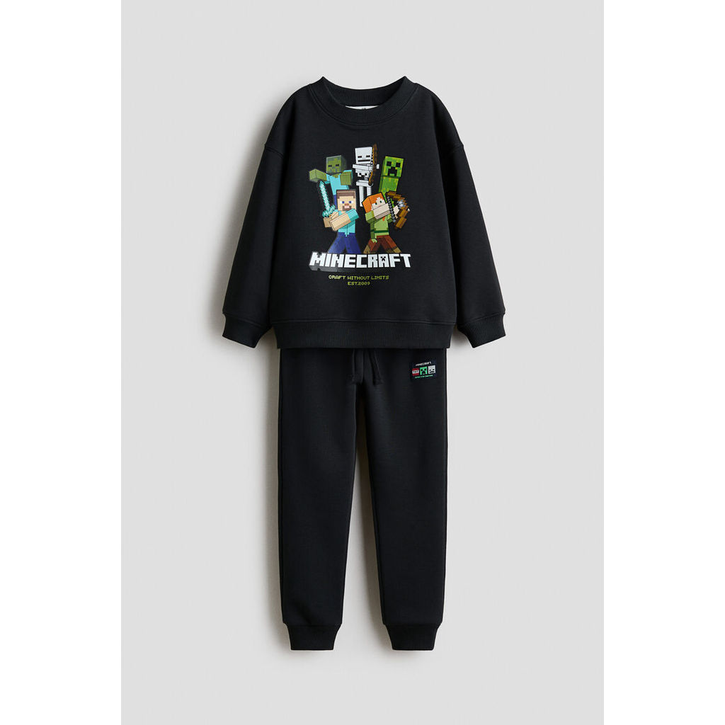 H&M(เอชแอนด์เอ็ม) เสื้อวอร์มพิมพ์ลาย เซต 2 ตัว Boys 2-piece printed sweatshirt set 1169768_18