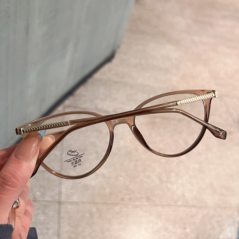 แว่นสายตายาว เลนส์ออโต้ กรอบแว่น ออกแดดเปลี่ยนสี กรองแสง กันuv แว่นแคทอาย ผู้หญิง +100 +150 +200 +250 +300 +350 +400 แว่นสายตาปรับแสงอัตโนมัติ ปิดกั้นแสงสีฟ้าได้อย่างมีประสิทธิภาพ - รูปที่ 7