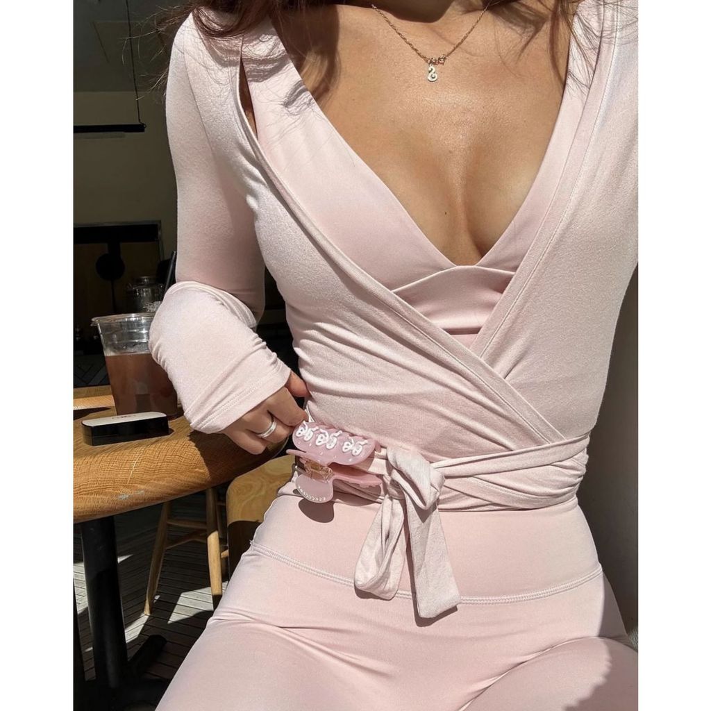 คาร์ดิแกนแขนยาวผูกเชือก FitWild – Barely-Tay Naked-Feel, Belted Crop, 13 สี Neutral, SL พร้อมส่ง