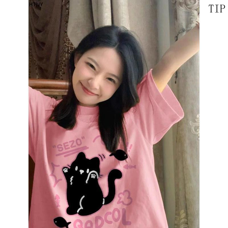 เสื้อยืดลายแมวดำ C450 | สไตล์เกาหลี ผ้านุ่ม ใส่สบาย เหมาะใส่เที่ยว-เรียน พร้อมส่งใน 24 ชม.