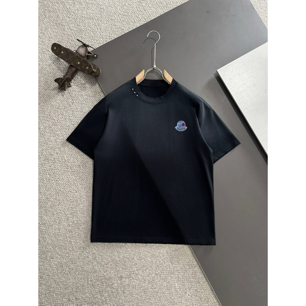Moncler2026 Moncler 2026 คลาสสิกรอบคอแขนสั้นเสื้อยืดผู้ชายผู้หญิงสไตล์ใหม่หลวมกีฬา High-End Contrast