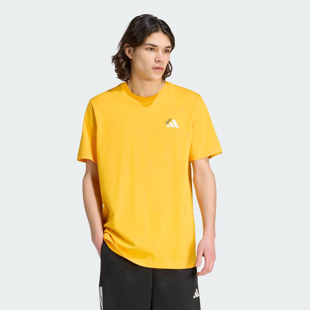 adidas ไลฟ์สไตล์ เสื้อยืดพิมพ์ลายกราฟิก SUSHI LOGO ผู้ชาย สีเหลือง KS5079