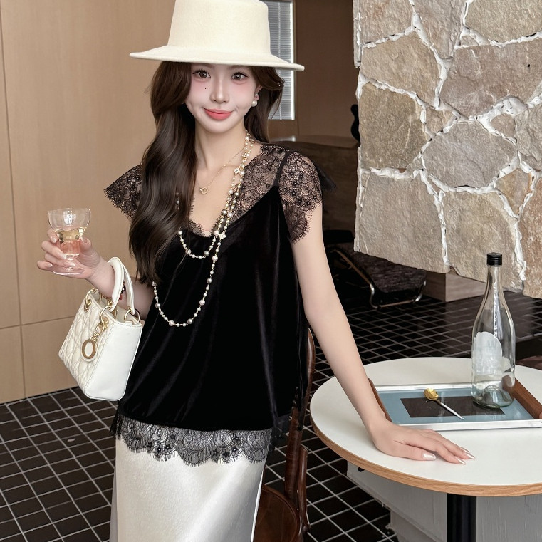 เสื้อเชิ้ตแขนสั้นผ้าซาตินแต่งลูกไม้สำหรับผู้หญิง คอวี รูปที่ 7