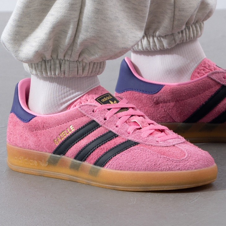 ของแท้ ADIDAS ADIDAS Womens Low-Top Sports Casual รองเท้าผ้าใบรองเท้าฝึกซ้อมเยอรมัน IE7002