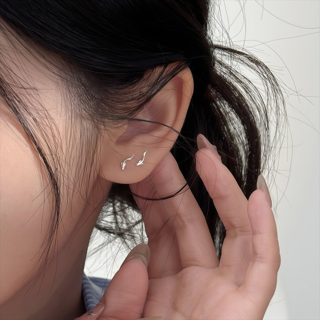 Sterl เงินสเตอร์ลิง Koi ต่างหูขนาดเล็กสดที่เรียบง่ายขนาดเล็กหูกระดูก Studs หูเจาะต่างหูหูกระดูก Studs