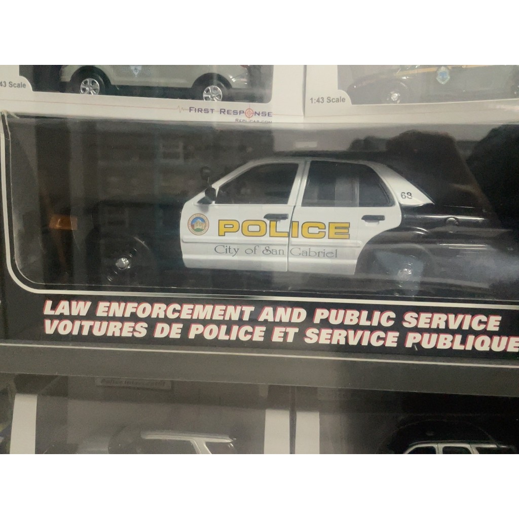 1/18 motomax Red River Victoria Crown Police Car cv Lacquer Surface with Rash on Delivery