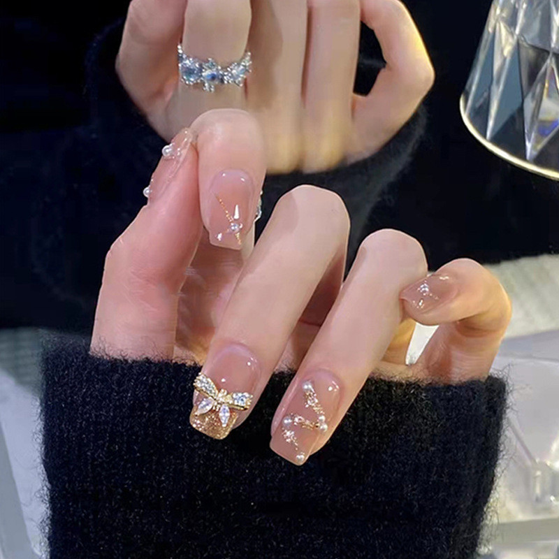 Hand-Wearing Nails Strobe Diamond Butterfly Nails Patch สวมใส่เล็บ Patch ผลิตภัณฑ์สําเร็จรูป 2025.12