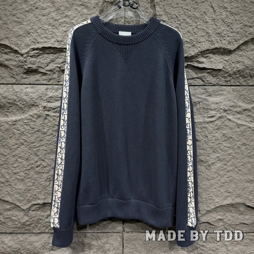 [TDD ผลิต] แจ๊คการ์ดเนื้อเยื่อนำลายอักษร พิมพ์แบบ Navy Blue ฤดูหนาว คอругกลม สวีทเชิร์ตรุ่นใหม่ ยูนิ