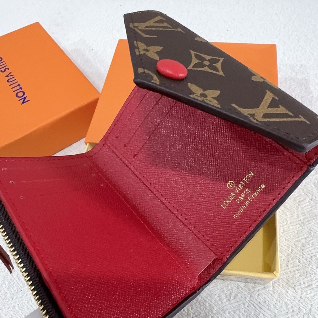 กระเป๋าถือสุภาพสตรี LV ลายจระเข้ แบบใหม่ต้นปี 2025 ออกแบบมาให้ทันสมัยและปลอดภัย