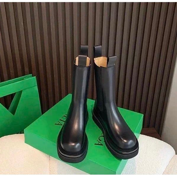 Mid-Tube Chelsea Boots ยืดหยุ่น สีเขียว สีม่วง และสีดำ ทำจากหนัง Cowhide สำหรับผู้ชายและผู้หญิง