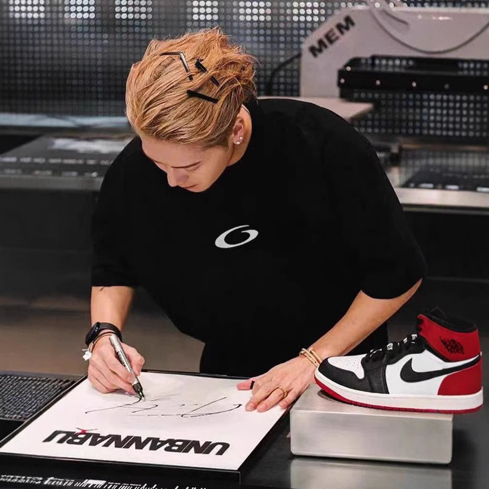 WE11DONE TRACK Chest Circle High Street Wear American Loose WELLMIKI เสื้อยืดแขนสั้นชาย yy2512.16