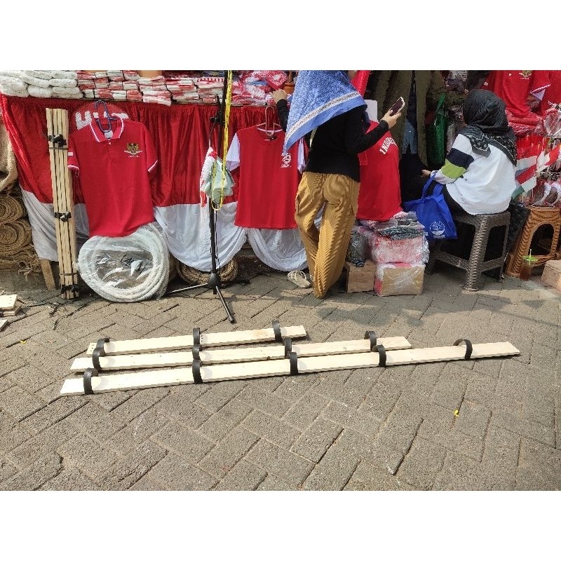 CLOGS สําหรับ 5 PEOPLE & 4 PEOPLE ที่ดีสําหรับการแข่งรถ