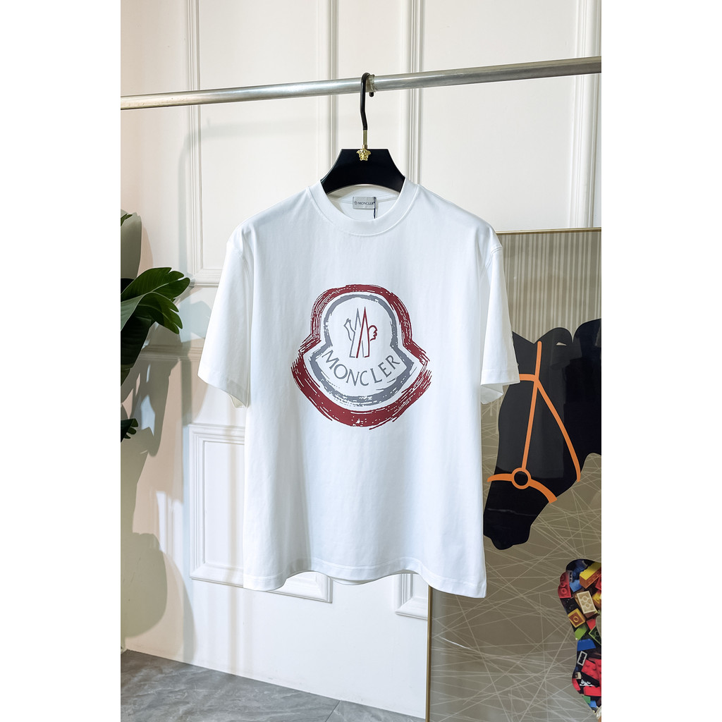 Moncler2026 Moncler 2026 คลาสสิกรอบคอแขนสั้นเสื้อยืดผู้ชายผู้หญิงสบายๆขนาดใหญ่ญี่ปุ่น Niche อินเทรนด