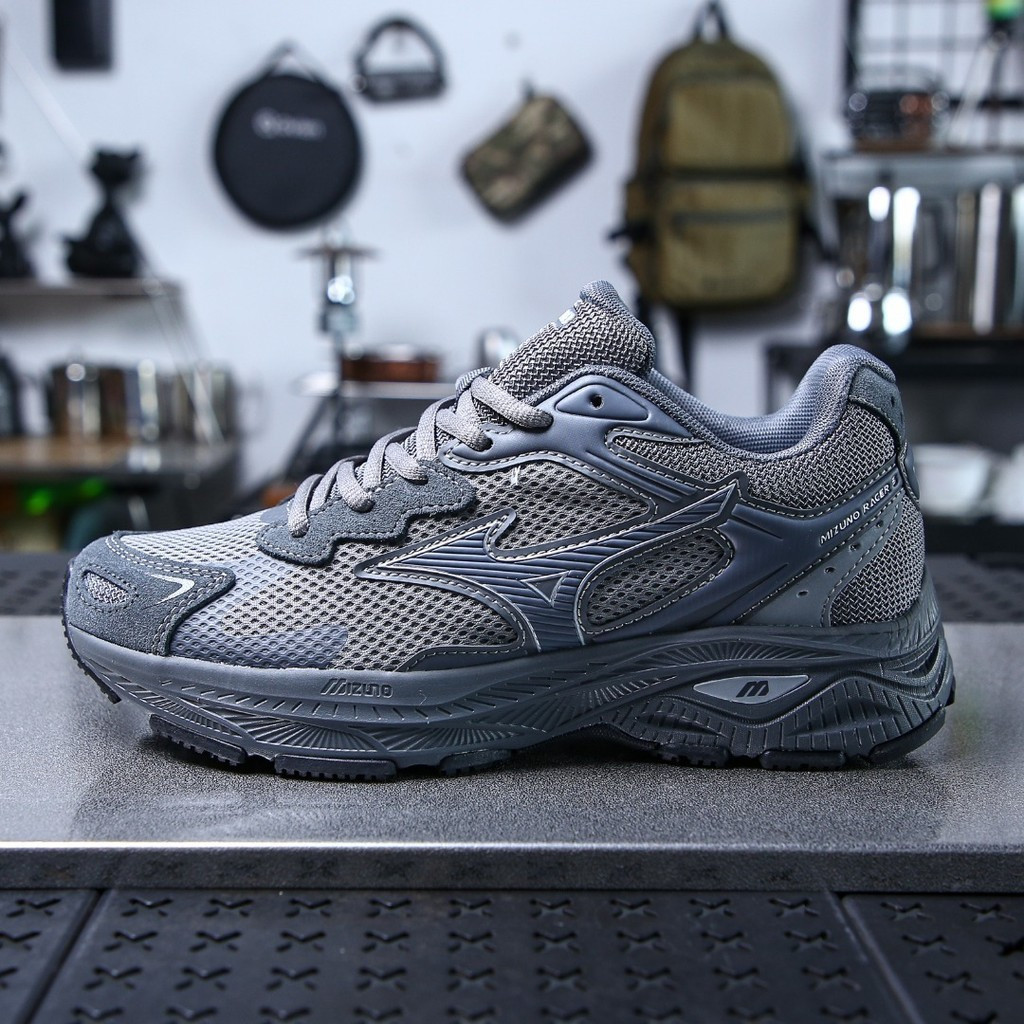 YOY รองเท้าวิ่ง Mizuno Racer S สำหรับผู้ชาย ออกแบบเพื่อกันลื่นและมีน้ำหนักเบา