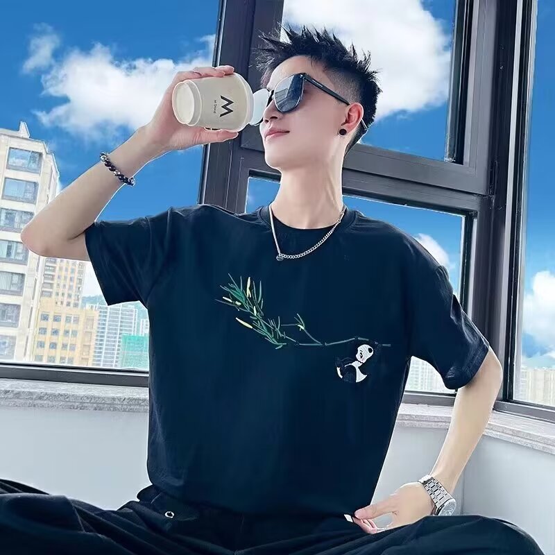 20262025เสื้อยืดแขนสั้นสไตล์ใหม่ผู้ชาย ins Street Wear ยุโรปอเมริกันสไตล์ฮิปฮอปรอบคอ Bottoming เสื้อ