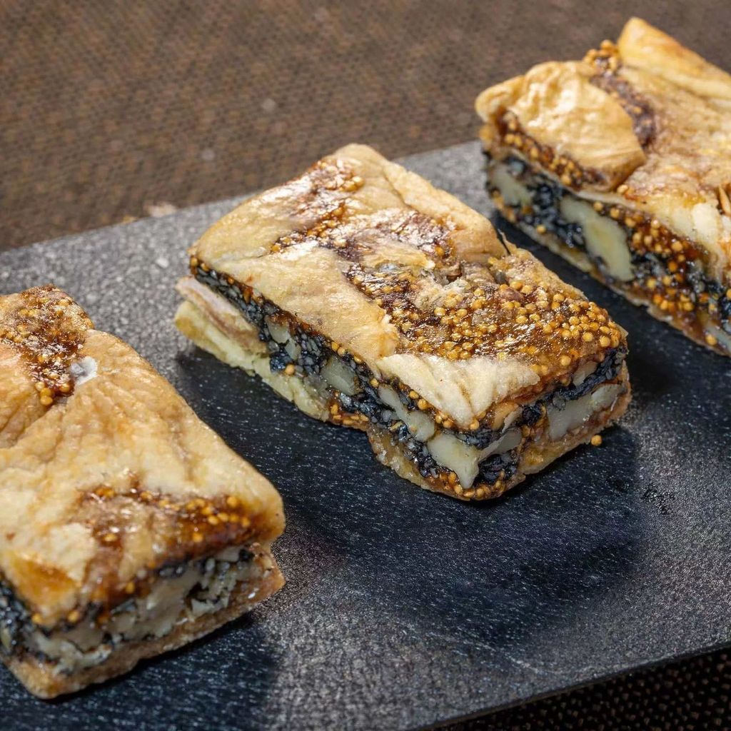 2025 สินค้าใหม่ Fig Black Sesame Walnut Pie Crispy Casual Snacks Instant Chinese Material Fig High-E
