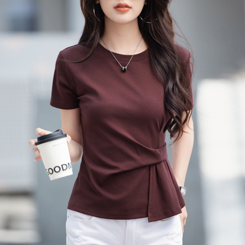 เสื้อยืดแขนสั้นสไตล์ตะวันตกผู้หญิง 2025 ผู้หญิงสีทึบรอบคอครึ่งแขนแฟชั่นจีบ High-End Top 12.9 W1