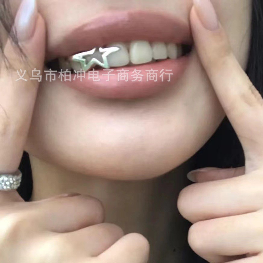 ⭐ อุปกรณ์แฟชั่นติดฟันรูปดาว HipHop Grillz 🎵   ดาวห้าแข่ง การออกแบบ พิเศษ 🔥 กำลังฮิต