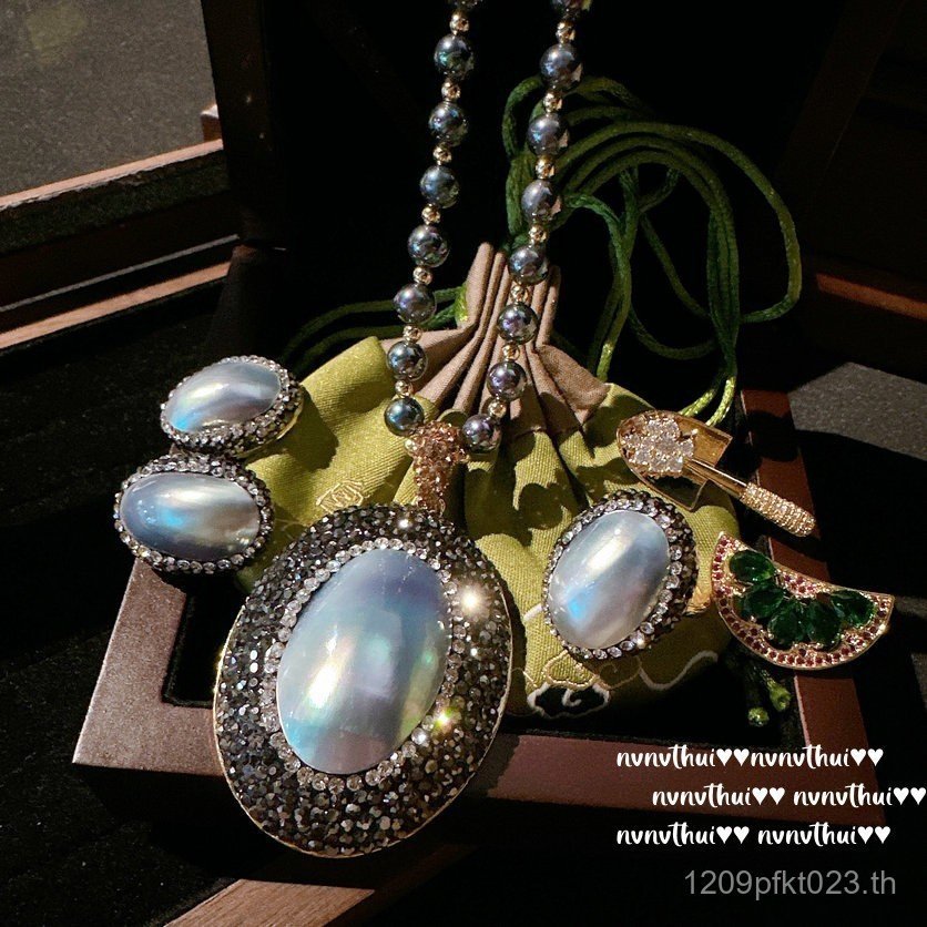 เพทายปลาเปลือก สีเทา อัญมณีนกยูง และสร้อยคอมุก platini HN1B