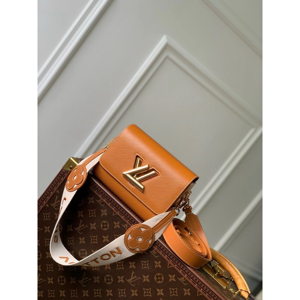 Louis Vuitton กําลังมองมากที่สุดสําหรับกระเป๋า Street Love Bags ️ กระเป๋าถือ Twist Traveler สไตล์ใหม