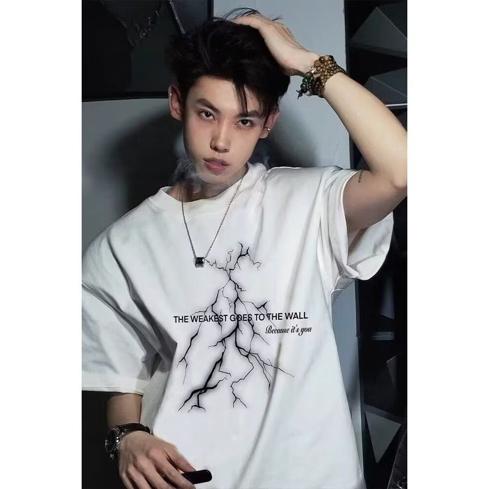 2026เสื้อยืดแขนสั้นญี่ปุ่นผู้ชาย2025 ฤดูร้อนสไตล์ใหม่รอบคอพิมพ์ด้านบนIns Streetสวมเสื้อยืดครึ่งแขนหล