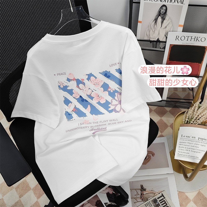 2026oversize ดอกไม้แขนสั้นเสื้อยืดผู้หญิงฤดูร้อนหลวม ins Design Niche เก๋สไตล์ฮ่องกงนักเรียนเก๋ Top 