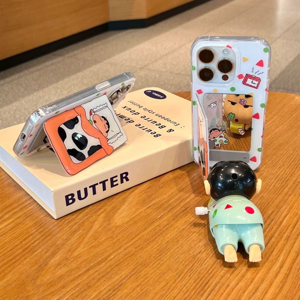 [Sleeping Shin-Chan/TPU/ขาตั้งกระจกพับ/การ์ตูนน่ารัก] เหมาะสําหรับ iPhone x xs xr xsmax 11 12 13 14 15 16 17 por max 14 15 16plus 17air เคสป้องกัน