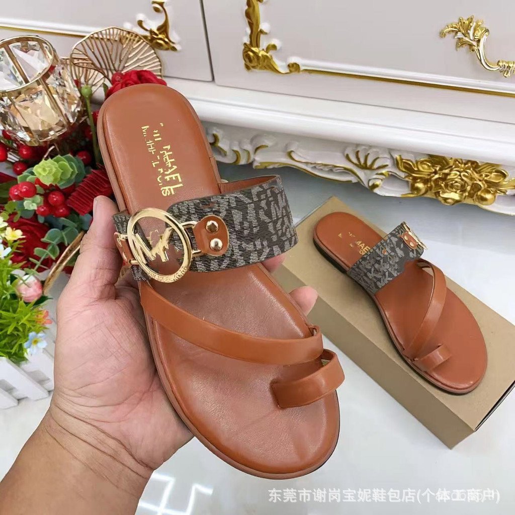 รองเท้าแตะฤดูร้อน LadyM แบบหัวเข็มขัดลูกโซ่โลหะ สวมใส่ง่าย สไตล์แฟชั่นสำหรับผู้หญิง