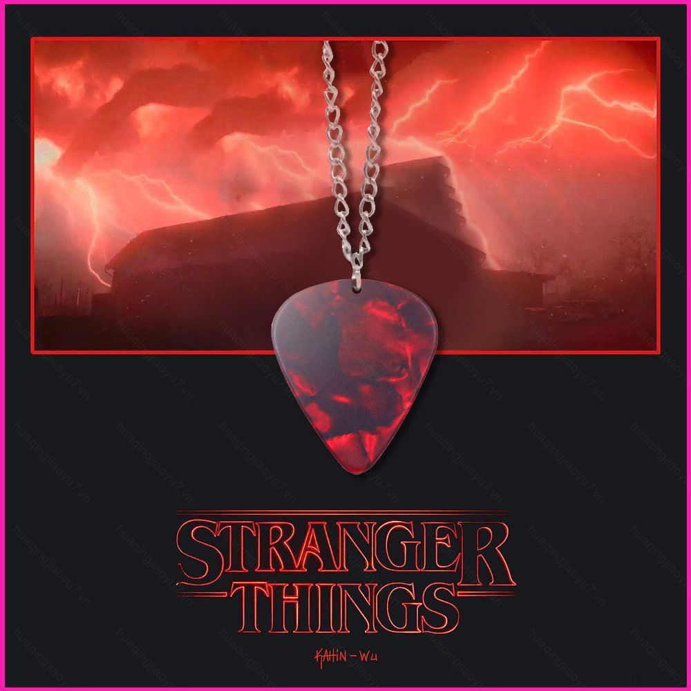 Hj7 Stranger Things Season 4 Eddie Munson Guitar pick necklace จี้หัวใจสีดําและสีแดง hj7