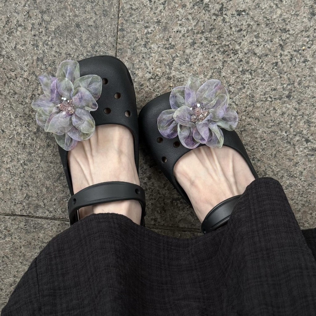ดอกไม้ไล่ระดับสี High-End Mary Jane Ballet Hole รองเท้าอุปกรณ์เสริมเหมาะสําหรับ crocs diy รองเท้าดอกไม้หัวเข็มขัดอุปกรณ์เสริมหัวเข็มขัดที่ถอดออกได้