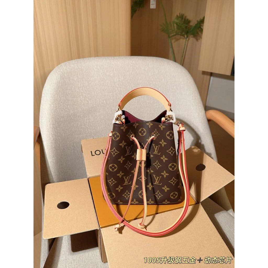 กระเป๋าถังแชมเปญ Louis Vuitton Neuve