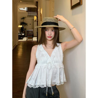 Vogue🌟พร้อมส่ง🌟 เสื้อกล้ามจับจีบคอวี ดีไซน์ขอบลูกไม้พร้อมผูกเชือก น่ารักใส่ไปเที่ยว (FY5139)