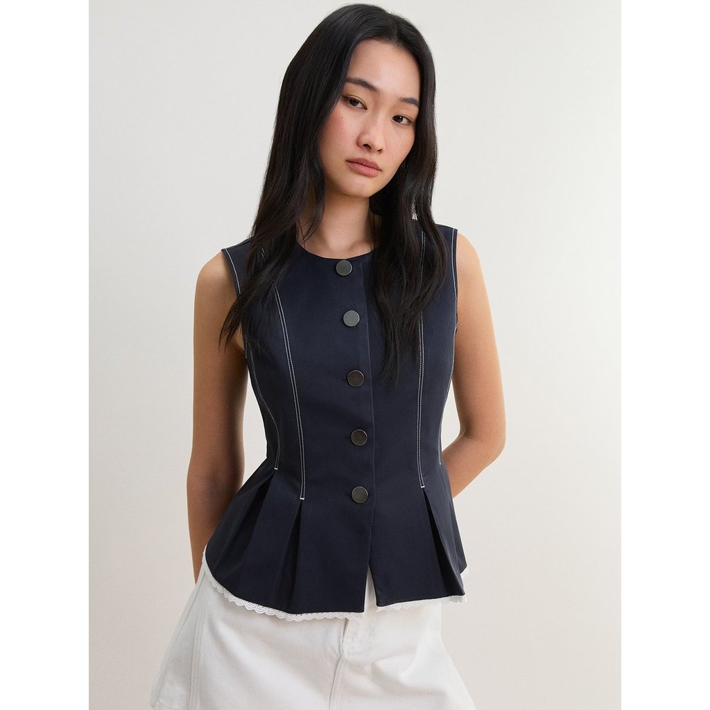 [Pomelo] เสื้อกั๊กทรงเข้ารูปติดกระดุมด้านหน้า / Tailored Button Front Vest