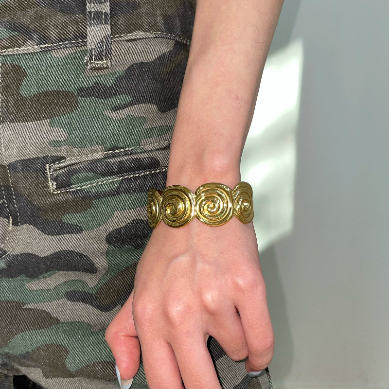 ย้อนยุคด้อยโลหะเปิดสร้อยข้อมือสไตล์ยุโรปและอเมริกา ซอก ออกแบบอุปกรณ์เสริมสําหรับผู้หญิง