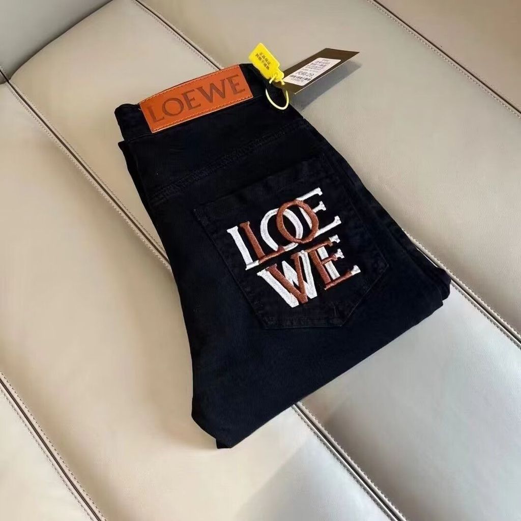 กางเกงยีนส์ผู้ชายทรงตรง สไตล์ยืดใหม่จาก LOEWE2150