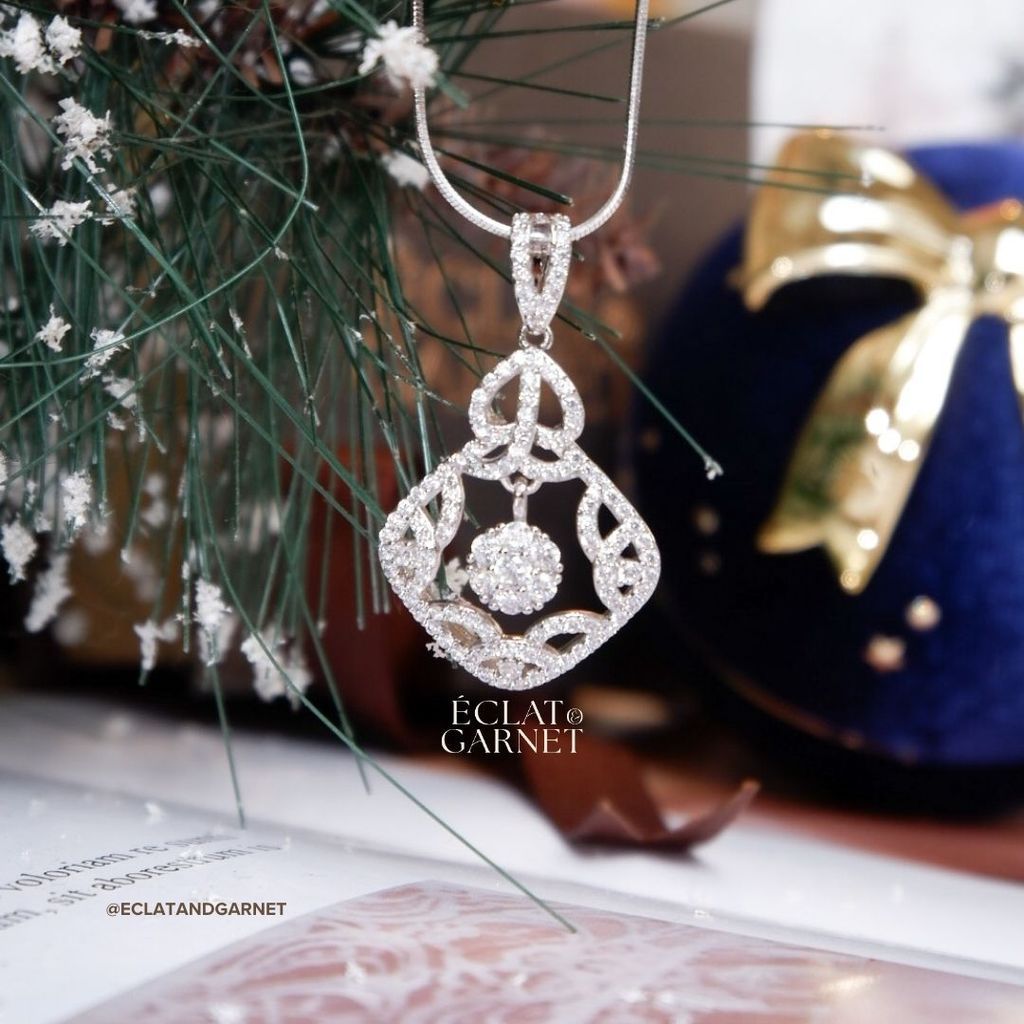 Eclat & โกเมน - DANCING ดอกไม้ในสร้อยคอ SQUARE BBE พรีเมี่ยมเพทาย Rhodium เครื่องประดับ 18K Gold Pla