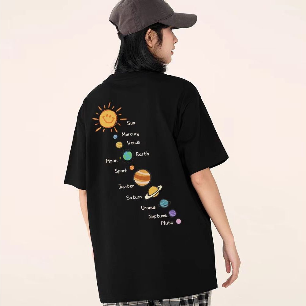 🚚【จัดส่งจากประเทศไทย】เสื้อยืดคอกลมพิมพ์ลายดวงอาทิตย์สุดน่ารัก ระบายอากาศได้ดี สวมใส่สบาย นุ่มและสบาย