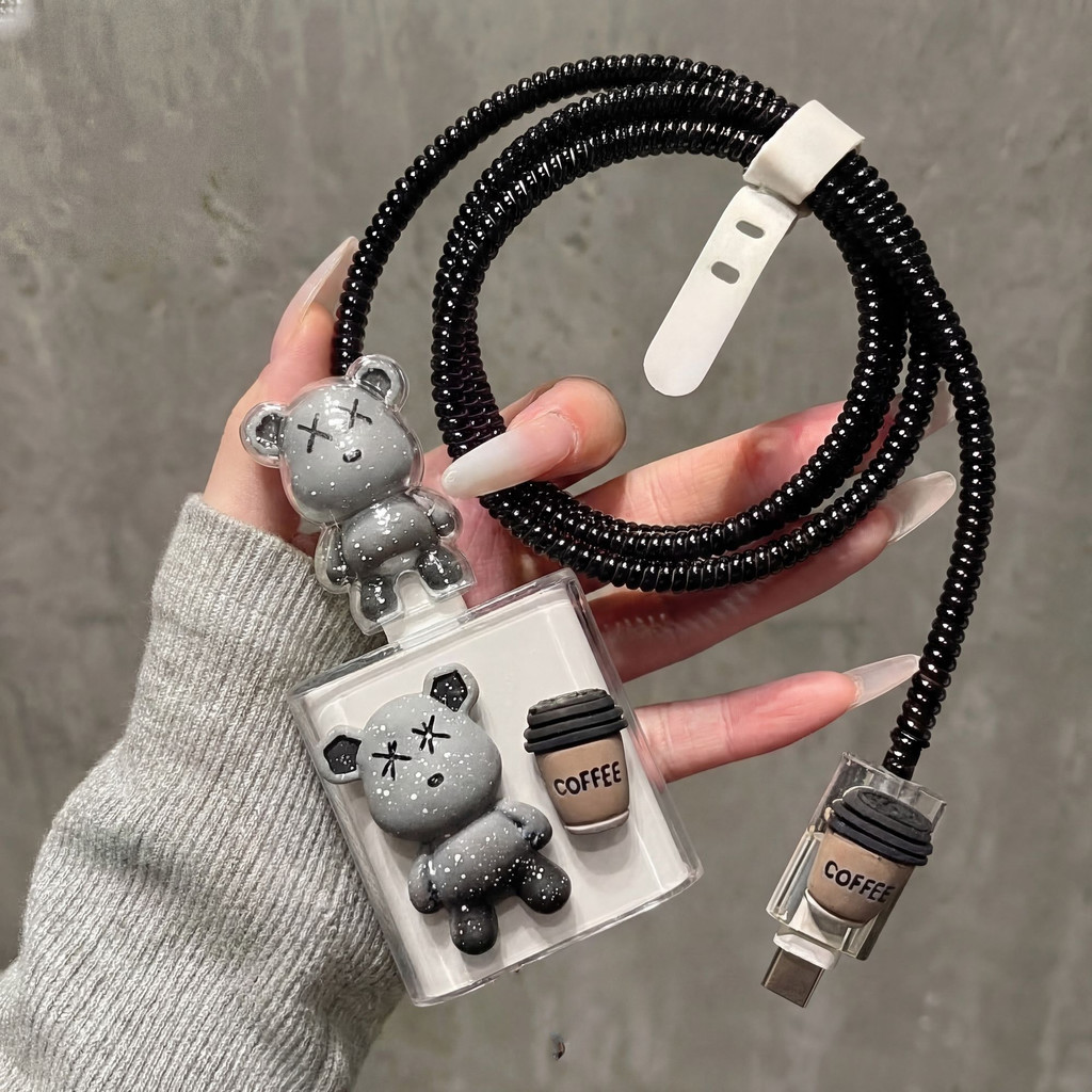 น่ารัก Kaws 40w Fast Charger Adapter Cover Universal Anti-Bite Silicone Soft Case เข้ากันได้กับ iPho