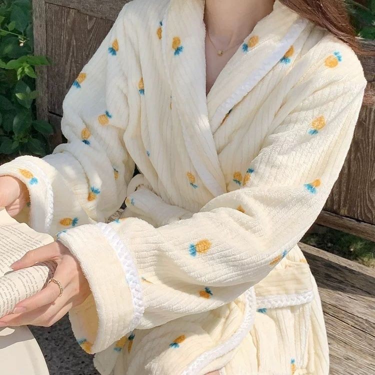 Off-Season Clearing Stock ชุดนอนฤดูใบไม้ร่วง Nightgown เสื้อคลุมอาบน้ําคาร์ดิแกนหวานน่ารักยาว Flanne