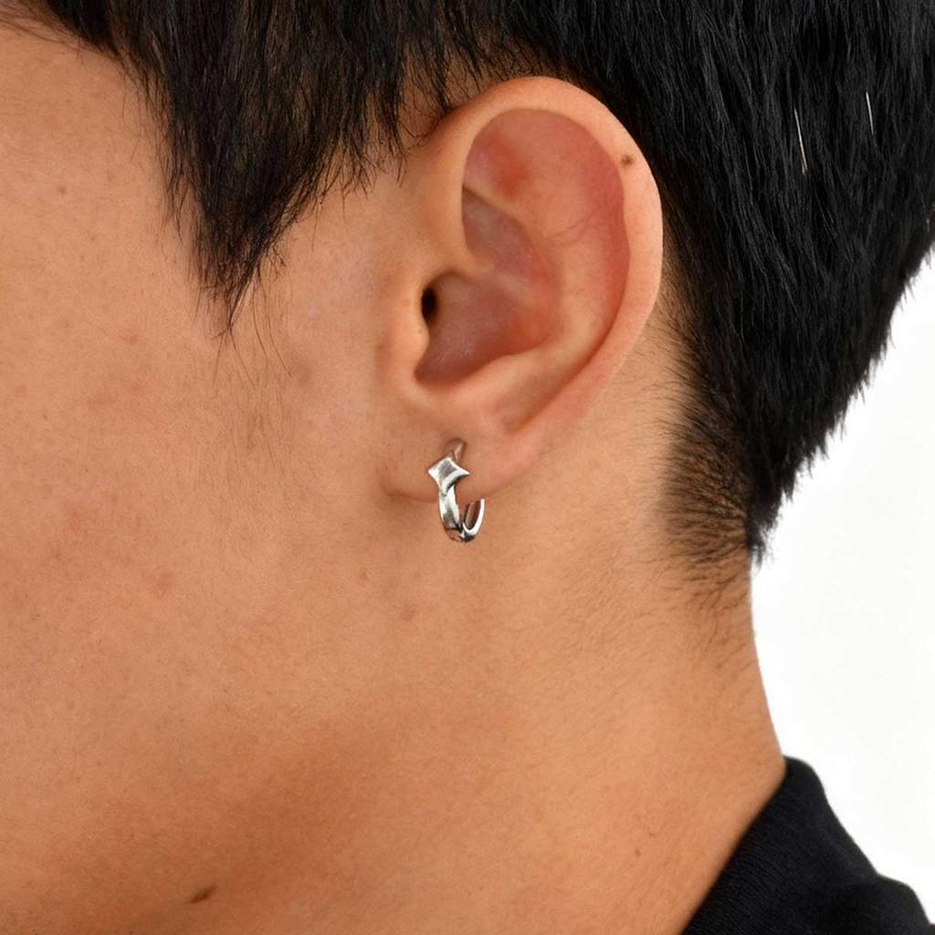Vnox Four-Pointed Star ต่างหูห่วงเล็กสําหรับผู้ชาย Boy Pierced Ears Hoop ต่างหูสแตนเลส - รูปที่ 2