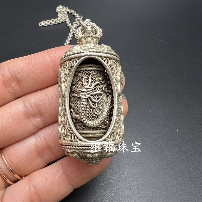 คอลเลกชันเหรียญโบราณ Daqing Qianlong ปีทํา Zodiac Dragon ล็อคเงิน Hollow Double-Sided Dragon คอลัมน์