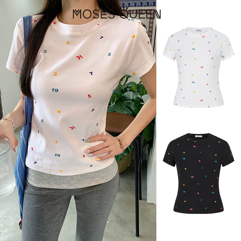 MOSESQUEEN มอสส์ ราชินี เสื้อยืดแขนสั้นพิมพ์ลายดิจิตอลแบบยาวเต็มตัวที่เหมาะกับหุ่นเรียบด้านบนพื้นฐานและอเนกประสงค์ที่สามารถสวมใส่ได้หลากหลาย #63687