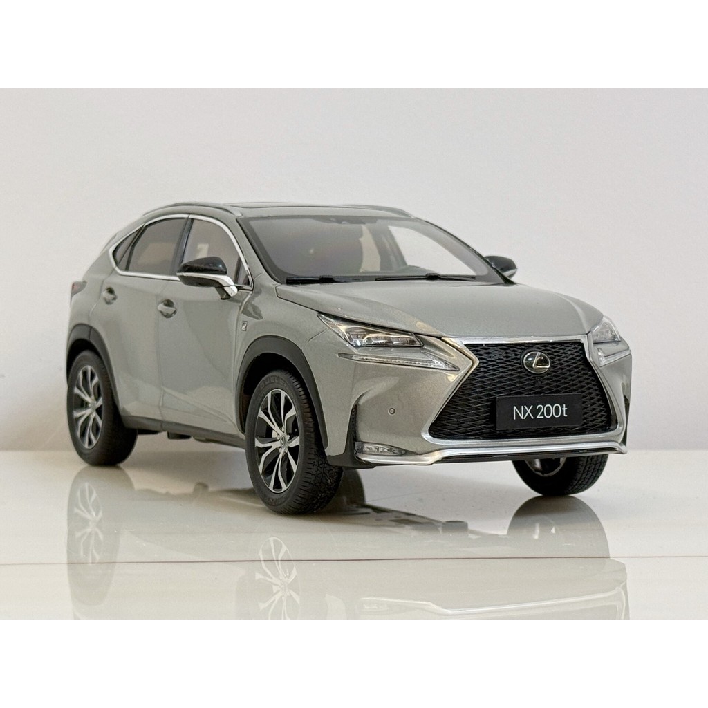 เล็กซัส nx200ที โรงงานเดิมรถรุ่น1/18สีเทาเงินไม่มีบรรจุภัณฑ์/มีตําหนิเล็กน้อยรถรุ่นโดยรวมดีมาก!ภาพแต