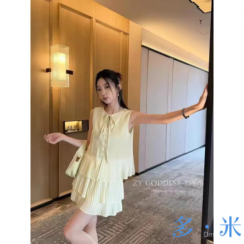 กั๊กแขนกุดสไตล์ฝรั่งเศสหวานบาง พร้อมชุดกระโปรงสั้น KXM0